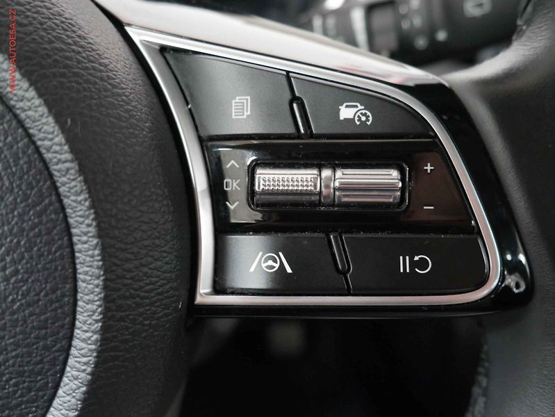 Kia Ceed (2023) 1.5 T-GDI, 1.maj,ČR, servis - fotka 13 z 20
