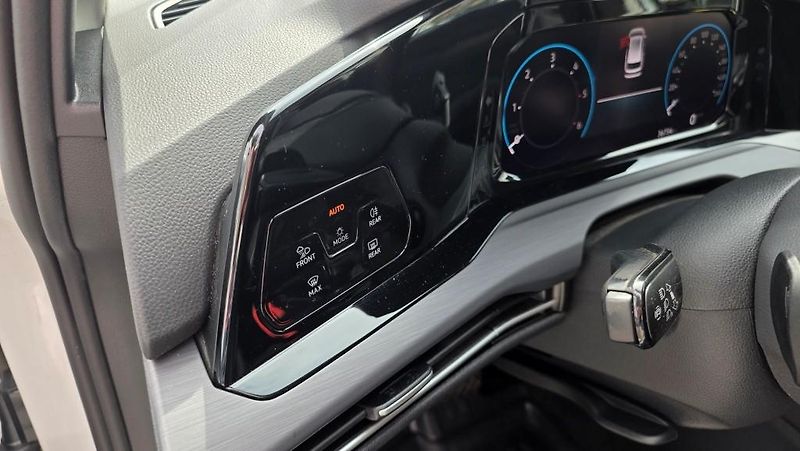 Volkswagen Golf (2024) 2.0 TDI 110kW DSG7 Style TZ - fotka 19 z 34