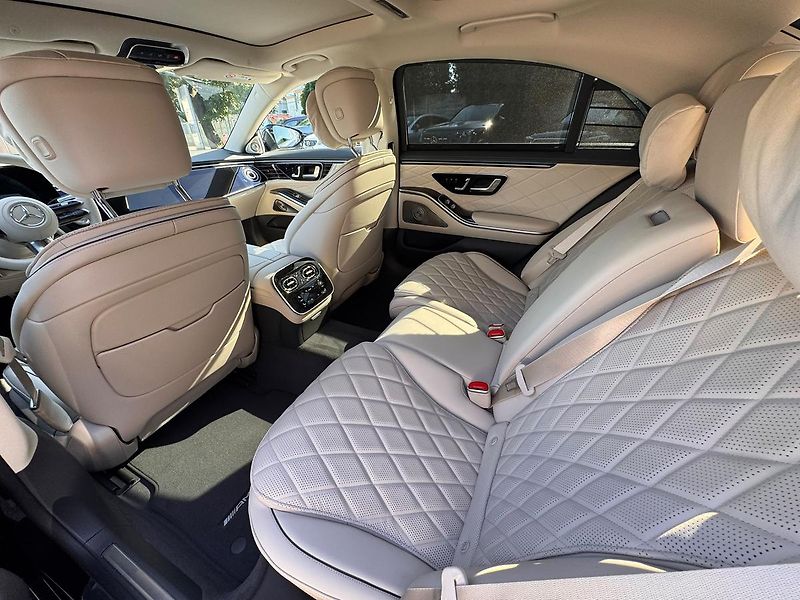 Mercedes-Benz Třídy S (2026) S 350 d 4MATIC L - fotka 12 z 25