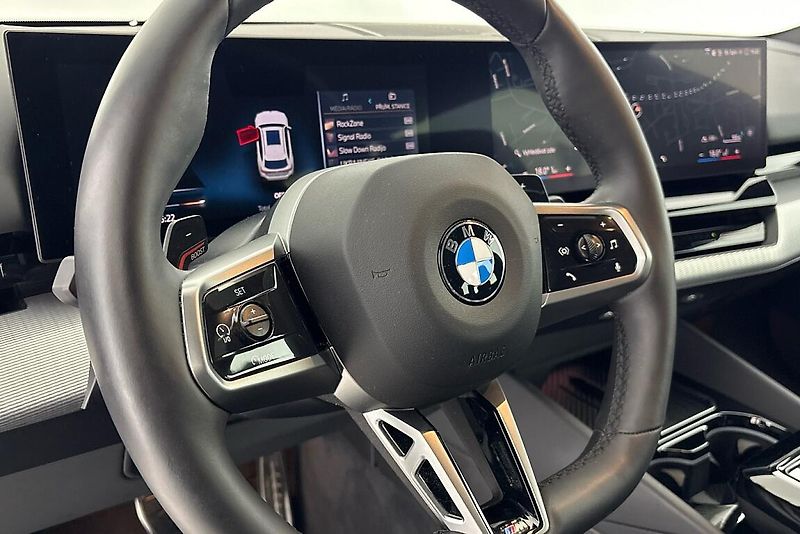BMW Řada 5 540d xDrive Touring - fotka 21 z 24