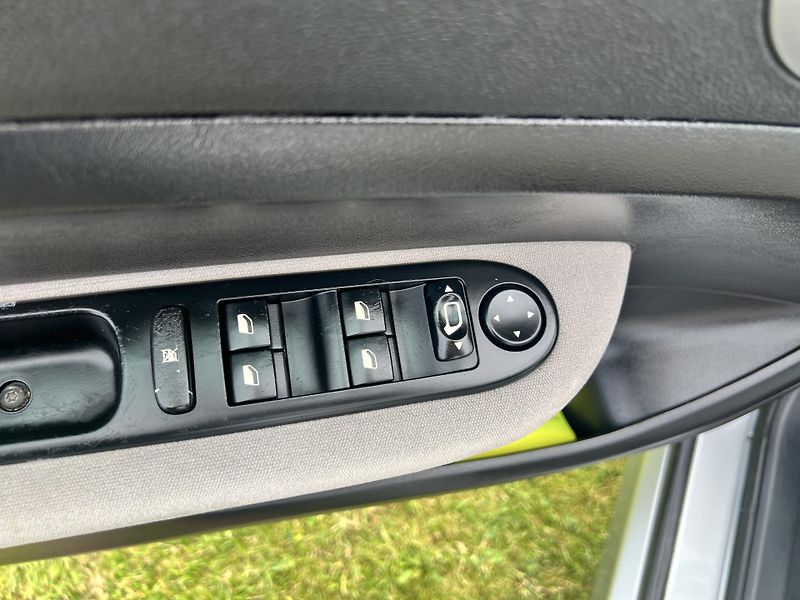 Peugeot 307 2.0HDI 66KW,PANORAMA,TZ,1MAJDR - fotka 35 z 46