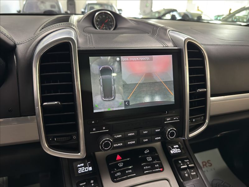 Porsche Cayenne 3,0   D VZDUCH PANO BOSE 360 - fotka 16 z 44