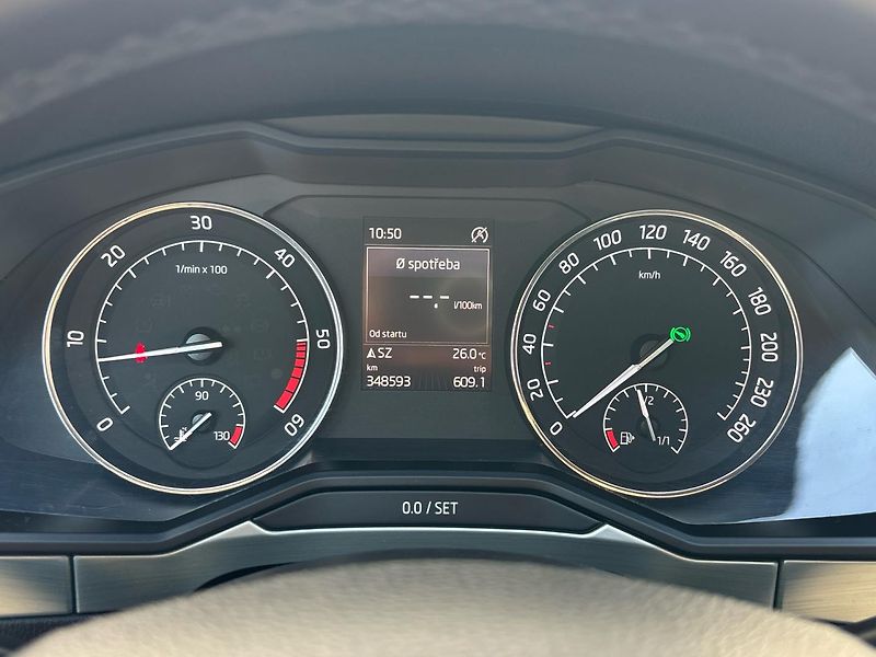 Škoda Superb AMBITION DSG - fotka 11 z 27