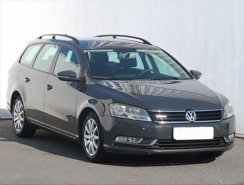 Volkswagen Passat (2012) 1.6 TDI, Tempomat - fotka 1 z 17