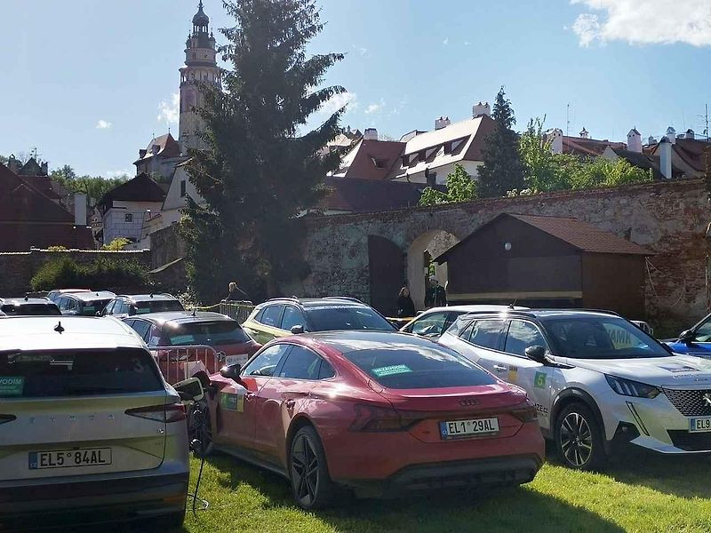 Trasa závodu vedla malebnou krajinou