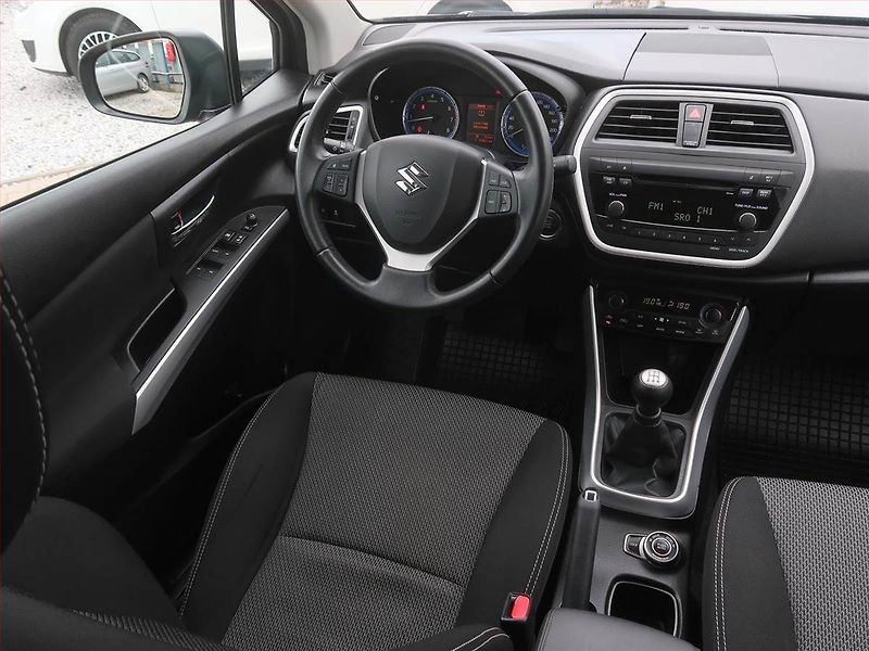 Suzuki SX4 S-Cross (2013) Premium 1.6 VVT AllGrip, 4X4 - fotka 7 z 18
