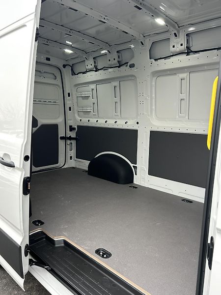 Volkswagen Crafter skříň 35 103kW 6G FWD SR - fotka 13 z 21