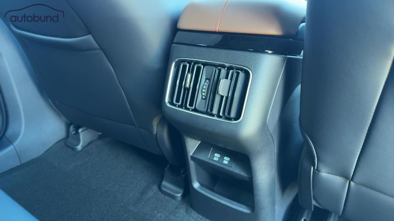 BYD Seal U Seal U DM-i PHEV Boost 160 kW  - fotka 34 z 40