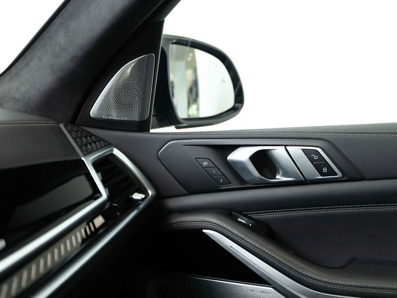 BMW X7 M60i xDrive - fotka 17 z 22