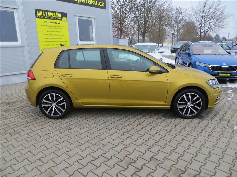 Volkswagen Golf 1,0 TSI 85kW Comfortline DSG - fotka 9 z 24