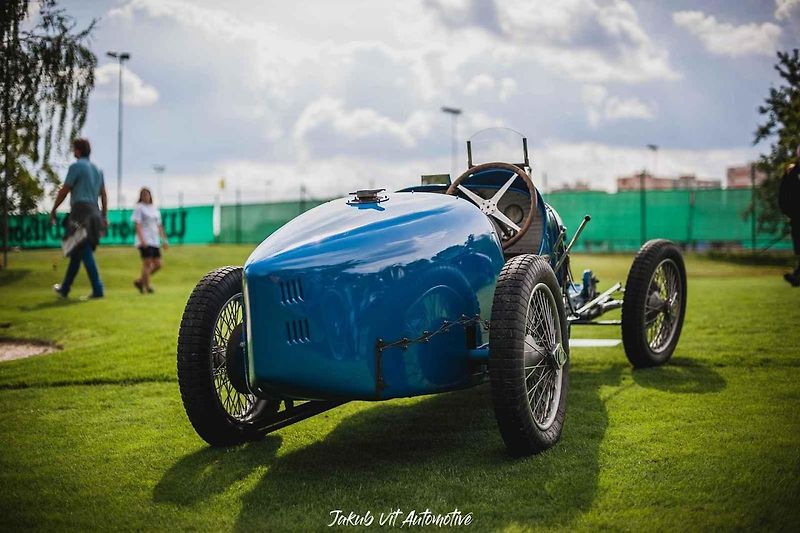 Senzací výstavy bude prezentace velmi vzácného vozu Talbot Lago T26GS, který posbíral už několik titulů na světových soutěžích elegance.