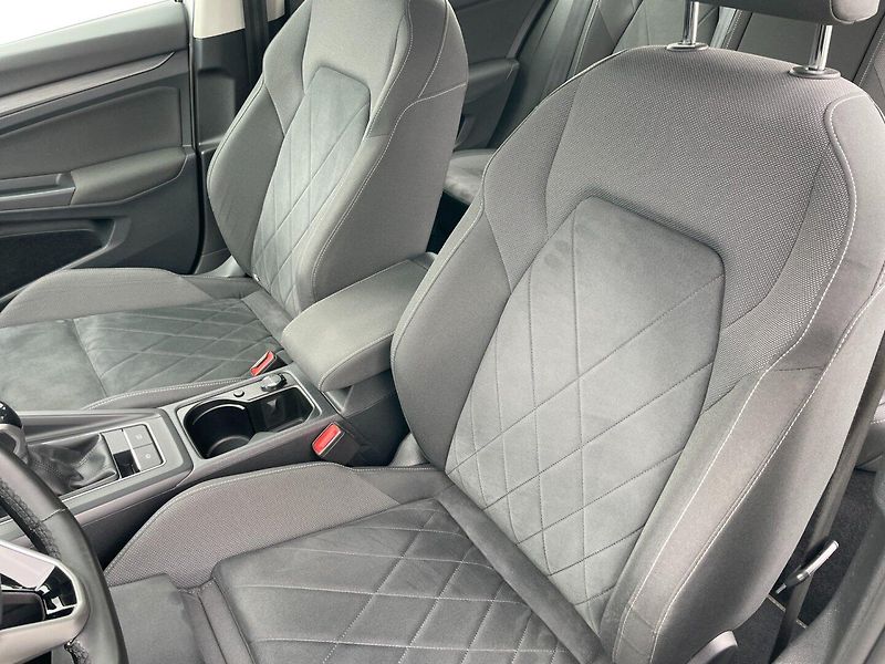 Volkswagen Golf (2021) Com. VIII 2.0TDi STYLE! ČR+1.m - fotka 16 z 38
