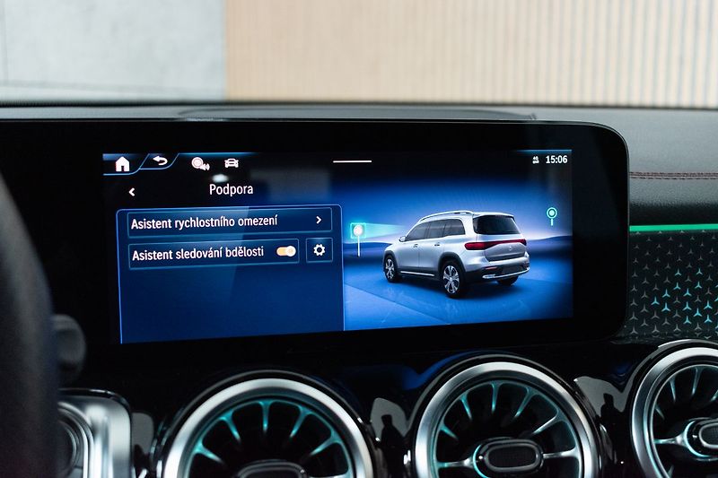 Mercedes-Benz EQB 300 66kWh*4MATIC*AMG*KAMERA*So - fotka 32 z 47