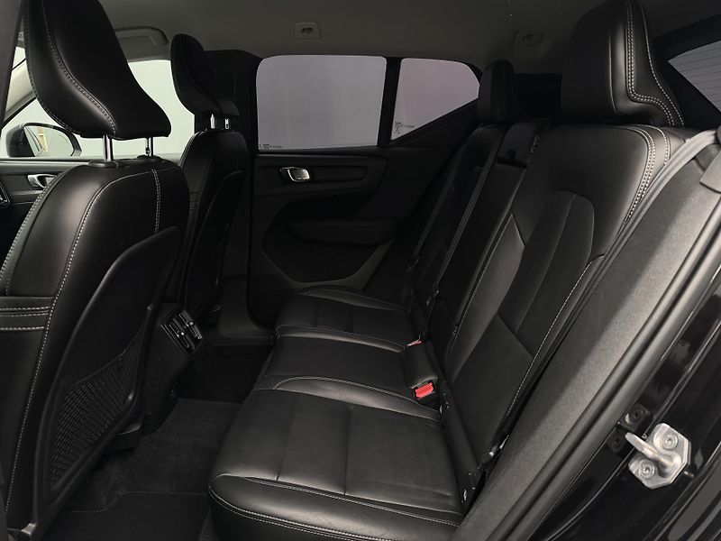 Volvo XC40 T5 AWD MOMENTUM PRO AUT - fotka 20 z 41