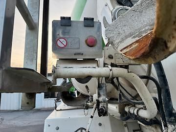 Mercedes-Benz (2018) Arocs 3240 8x4 MIX 9m3 - fotka 25 z 27