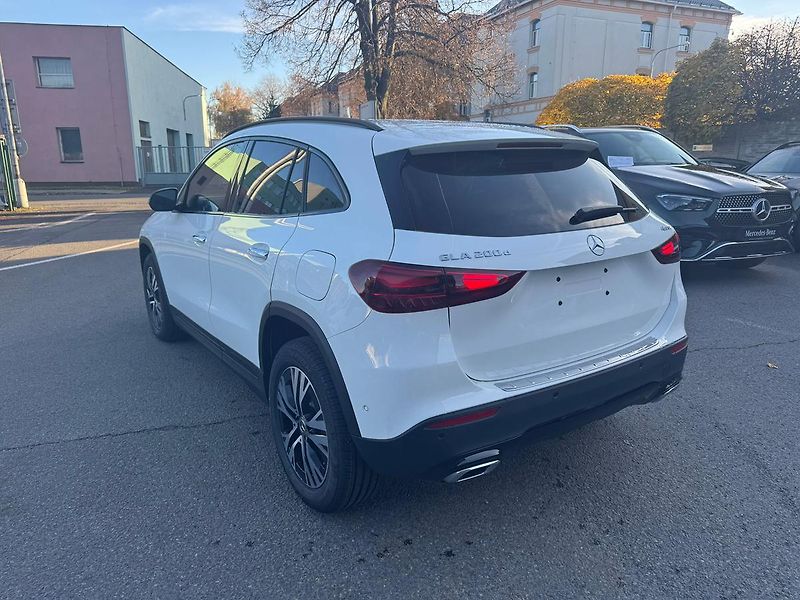 Mercedes-Benz GLA (2025) 200 d 4MATIC - fotka 5 z 24