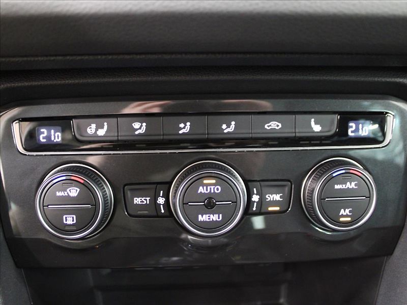 Volkswagen Tiguan 2,0 TSi 140 KW, LED, DSG, 4 Mo - fotka 24 z 30
