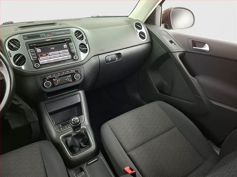 Volkswagen Tiguan (2013) 2.0 TDI, Tempomat - fotka 8 z 15