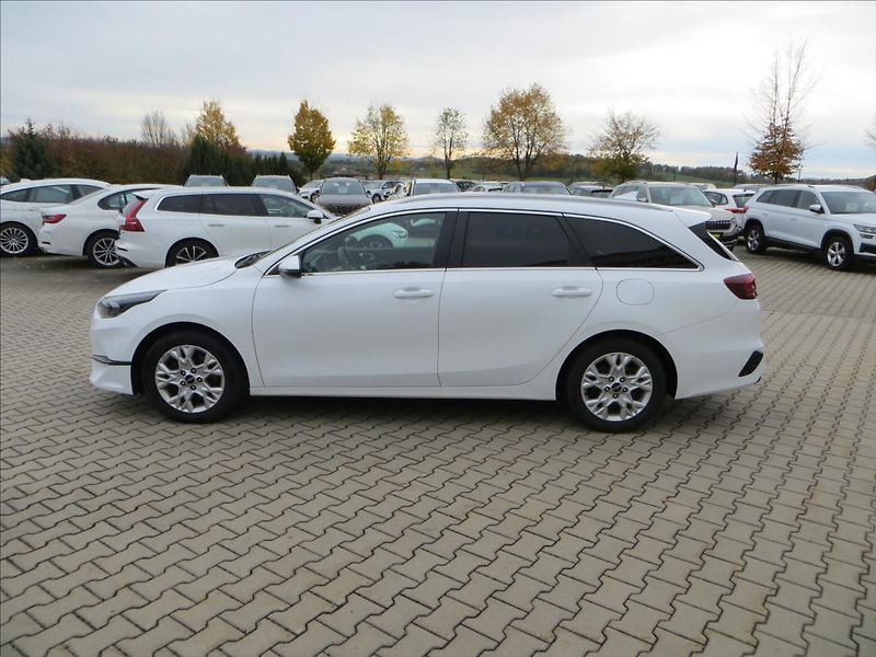 Kia Ceed 1,5 T-GDI 118kW SW Top AUT ČR - fotka 4 z 26