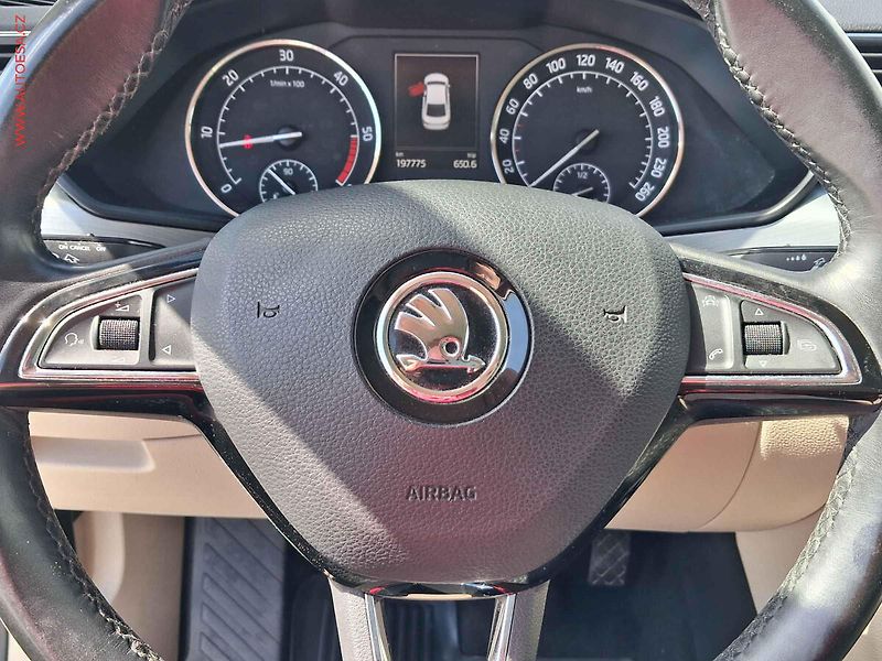 Škoda Superb (2015) 2.0 TDi, ČR, Style - fotka 21 z 24