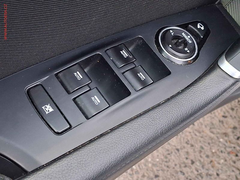 Hyundai i40 (2015) 1.7CRDi, ČR, AC - fotka 11 z 18