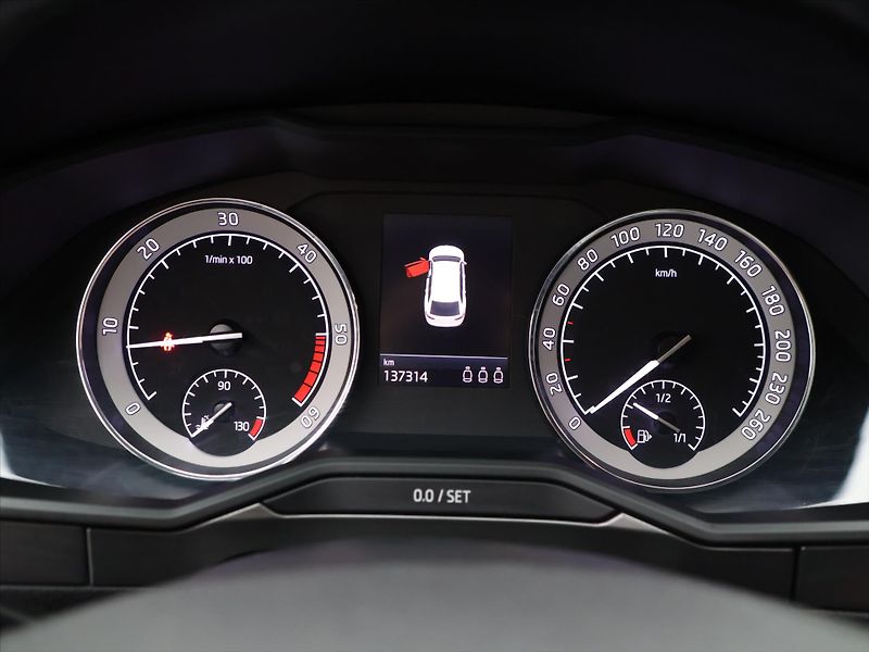 Škoda Superb 2,0 TDI 140kW DSG Style LED - fotka 19 z 34