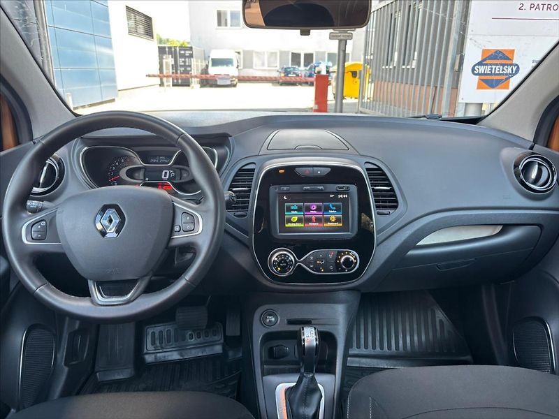 Renault Captur 1,3 TCe  Limited AT ČR - fotka 11 z 23