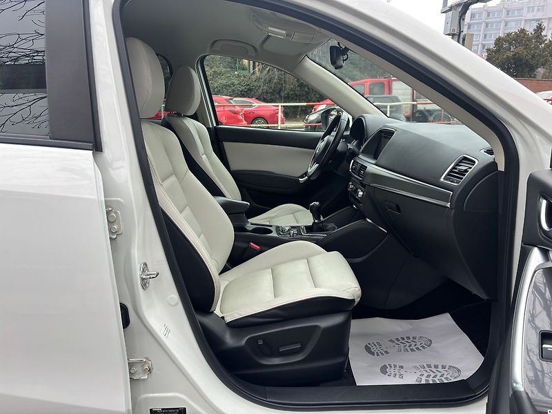Mazda CX-5 2.2D/2017/MAN6,4X4-ZÁRUKA12-36 - fotka 27 z 54