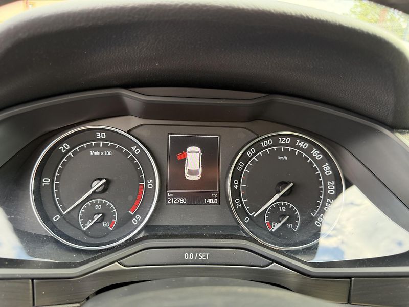 Škoda Superb 2.0 TDi, 110kw, manual, tažné - fotka 11 z 13