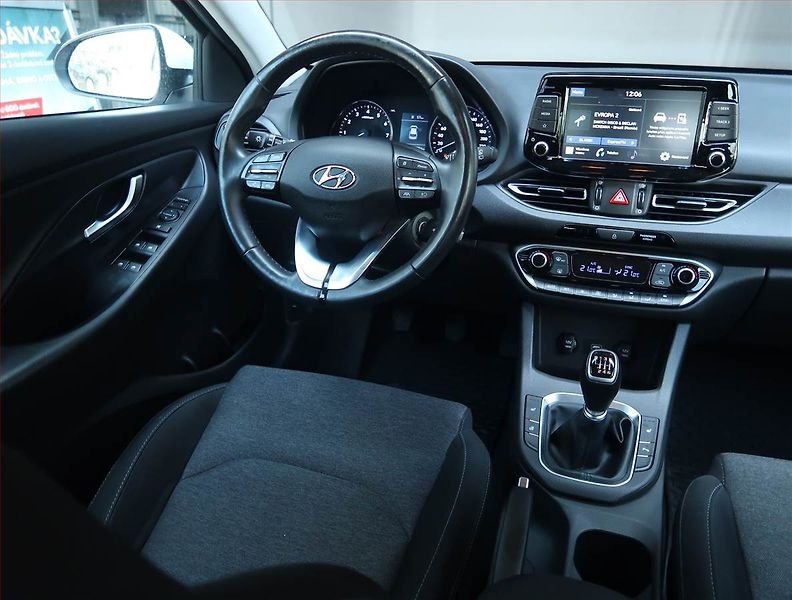 Hyundai i30 (2022) 1.0 T-GDI, ČR,1.maj - fotka 7 z 19