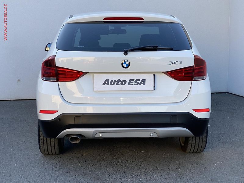 BMW X1 (2013) 2.0d xDrive18d, ČR, AT, park - fotka 5 z 15