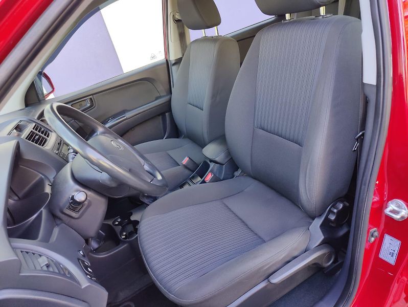 Kia Sportage 2,0 CRDi 4WD /servis/pneu - fotka 11 z 30