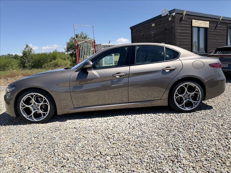 Alfa Romeo Giulia 2,2 A/T 110kW BIXENON KŮŽE - fotka 8 z 24
