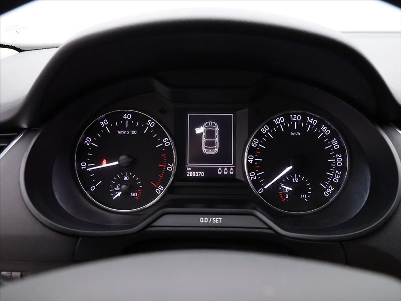 Škoda Octavia 1,4 TSI 110kW Style Aut.klima - fotka 16 z 27