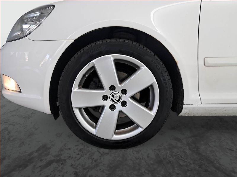Škoda Octavia (2012) Ambition 2.0 TDI, Automat - fotka 15 z 18