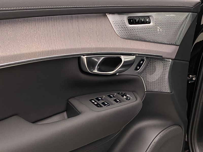Volvo XC90 (2026) T8 AWD RECHARGE DARK ULTRA - fotka 30 z 75