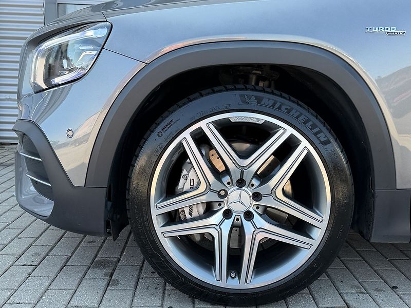 Mercedes-Benz GLB 35 AMG 4MATIC - fotka 26 z 40