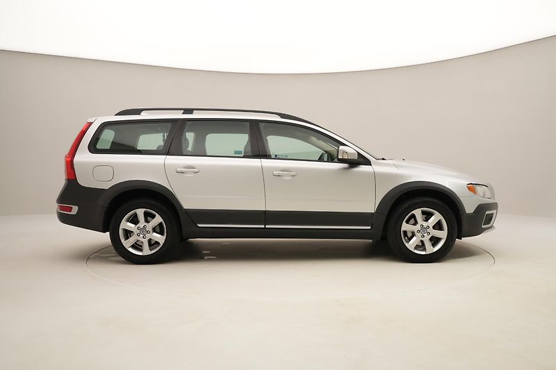 Volvo XC70 D5 AWD MOMENTUM - fotka 13 z 36