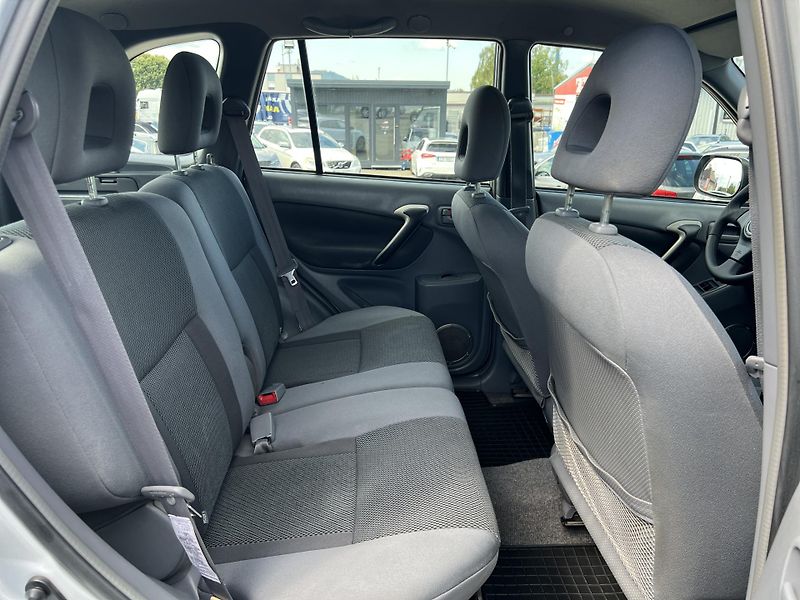 Toyota RAV4 2.0 D-4D 4x4 KLIMATIZACE ALU  - fotka 24 z 33