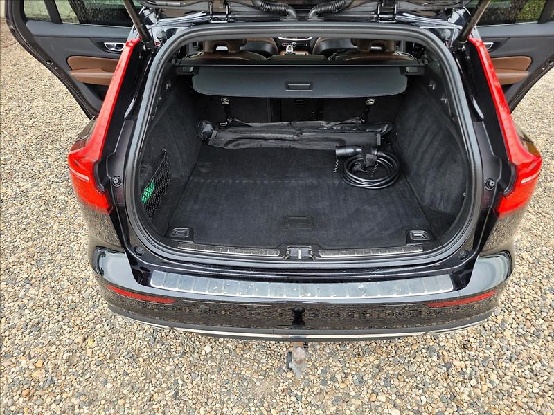 Volvo V60 2,0 T6 ,AWD,Inscription,kůže - fotka 38 z 50