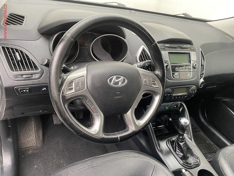 Hyundai ix35 (2011) 1.6 GDi, ČR, AC, park.čidla - fotka 13 z 17