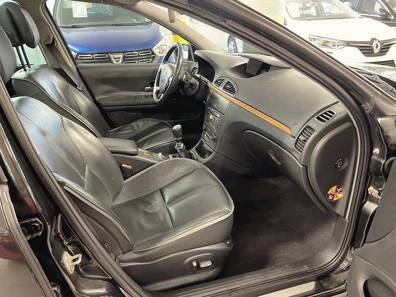 Renault Laguna (2006) 2.0 dCi, 127kW, Initiale Paris - fotka 4 z 6