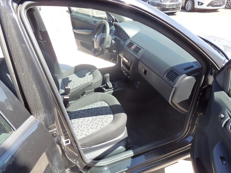 Škoda Fabia 1.4 16V ABS, ZÁVĚS - fotka 11 z 15