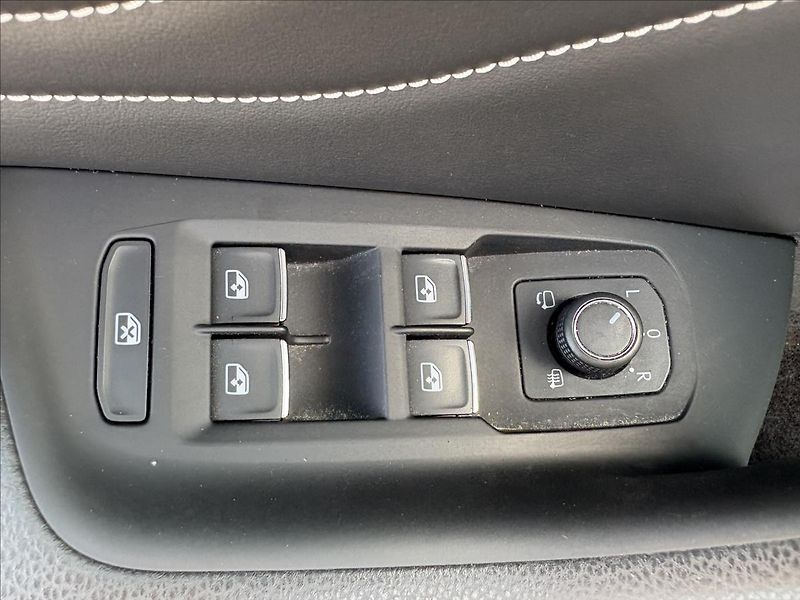 Volkswagen Passat 2,0 TDi140kW,Matrix,ACC,Kamera - fotka 5 z 45