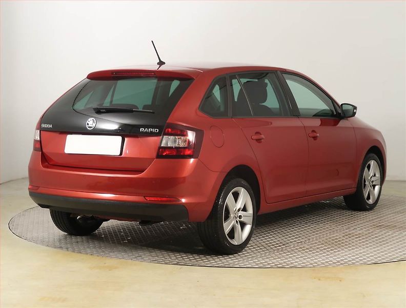 Škoda Rapid (2016) Spaceback 1.2 TSI, Serv.kniha - fotka 5 z 20