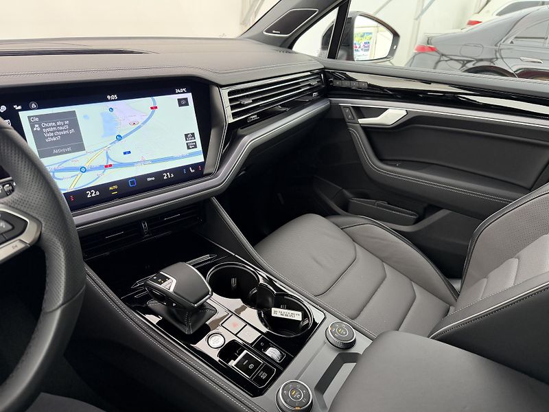 Volkswagen Touareg 3.0Tdi*210kw*1-MAJ*DPH*R-Line* - fotka 28 z 50