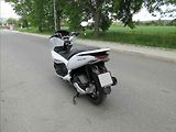 Skútr Honda PCX 125.