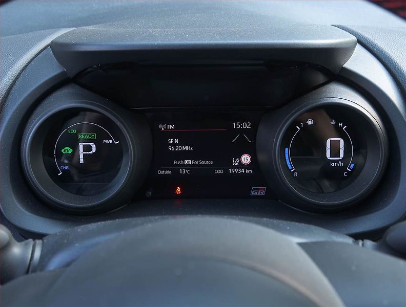 Toyota Yaris (2023) 1.5 VVT-i Hybrid - fotka 11 z 16