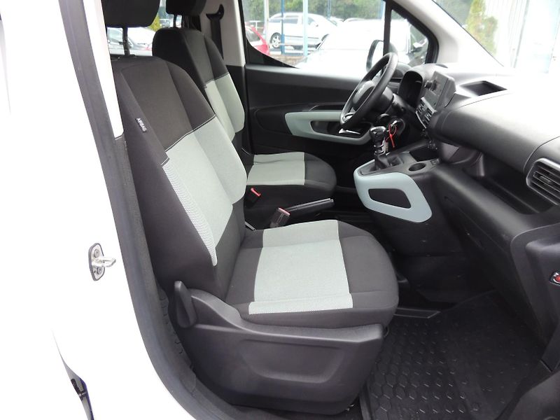 Citroën Berlingo (2019) 1.2Puretech,Live,81kw,ČR,1.maj - fotka 34 z 55