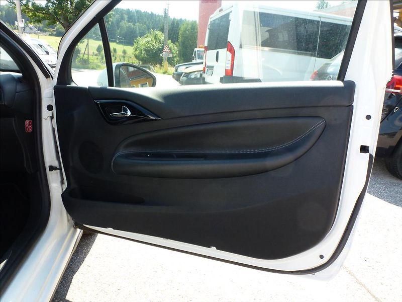 Citroën DS3 1,6 16V VTi THP SportChic - fotka 25 z 49